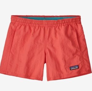 🆕️ Girls Patagonia Baggies  in Coral
